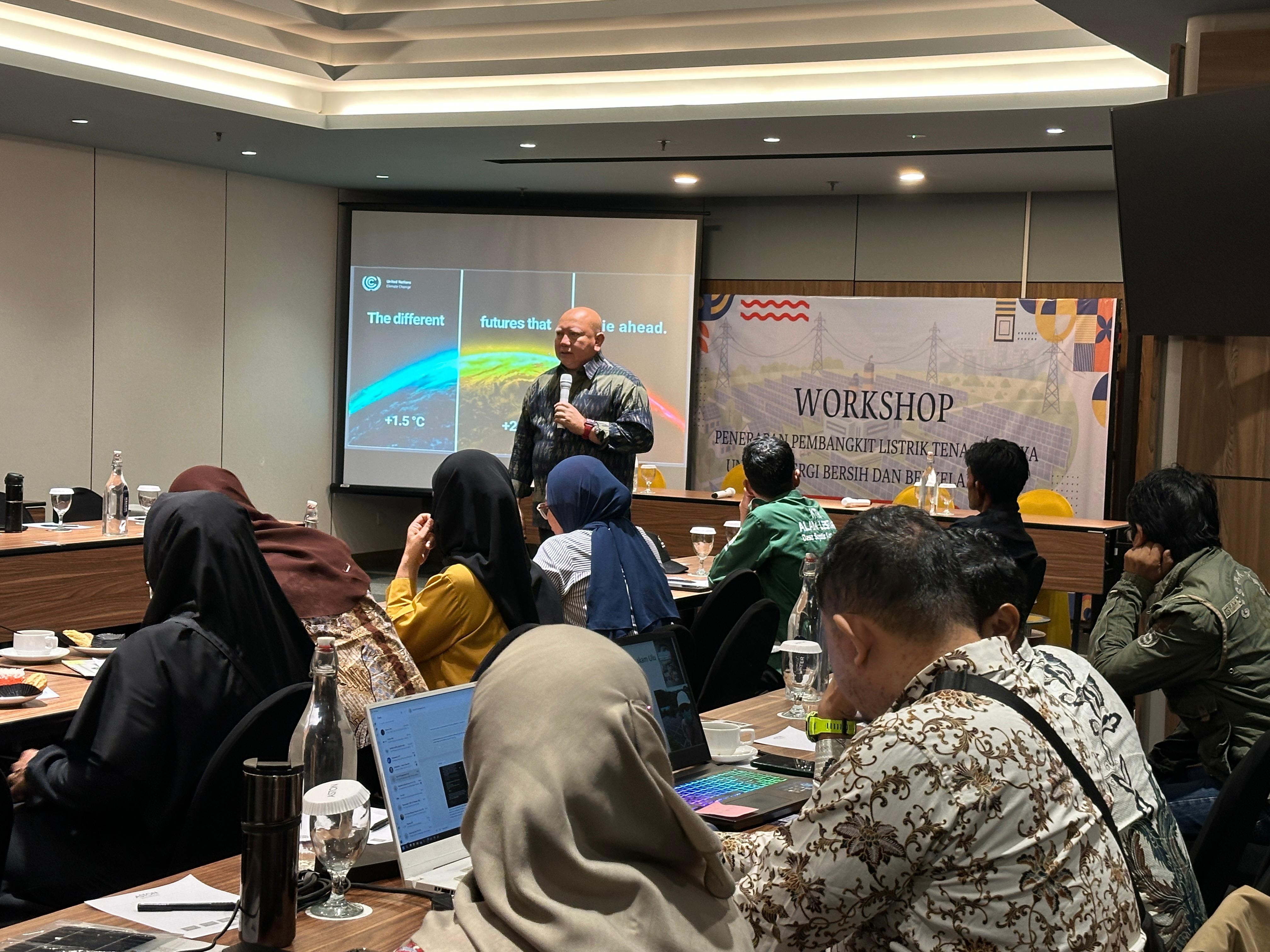 Yayasan Mitra Hijau memaparkan potensi biomassa sebagai sumber energi alternatif berbasis kearifan lokal di Kalimantan Timur.